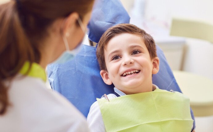 Лечение молочных зубов у детей